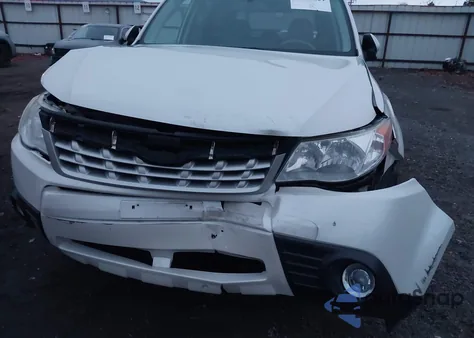 2013 Subaru Forester 2.5X Premium z USA, uszkodzony, nr VIN JF2SHADC2DH440452